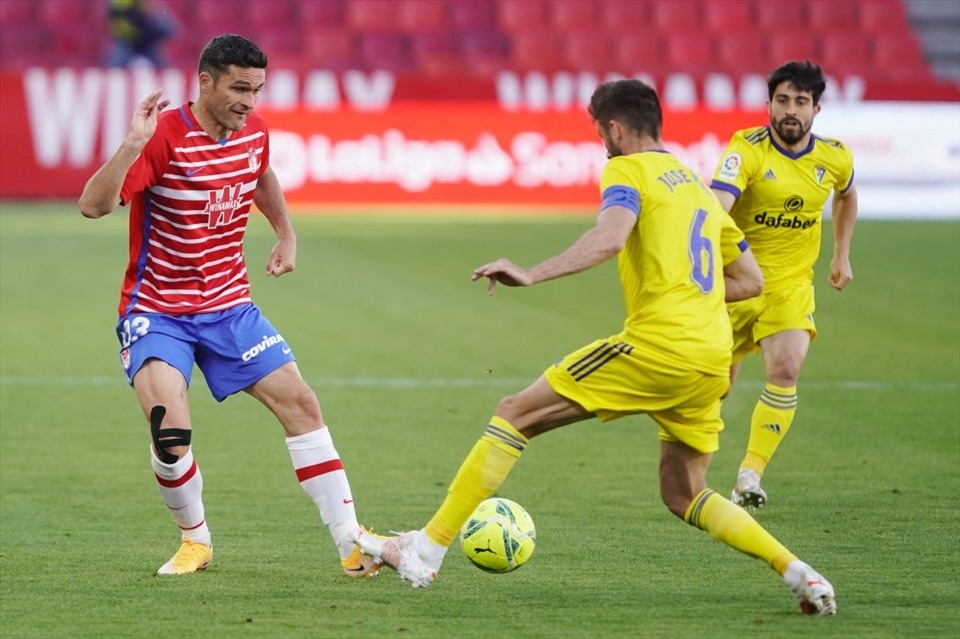 Soi kèo Cadiz vs Granada ngày 30/3