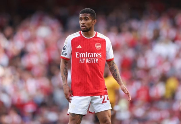 Reiss Nelson cũng không thể góp mặt